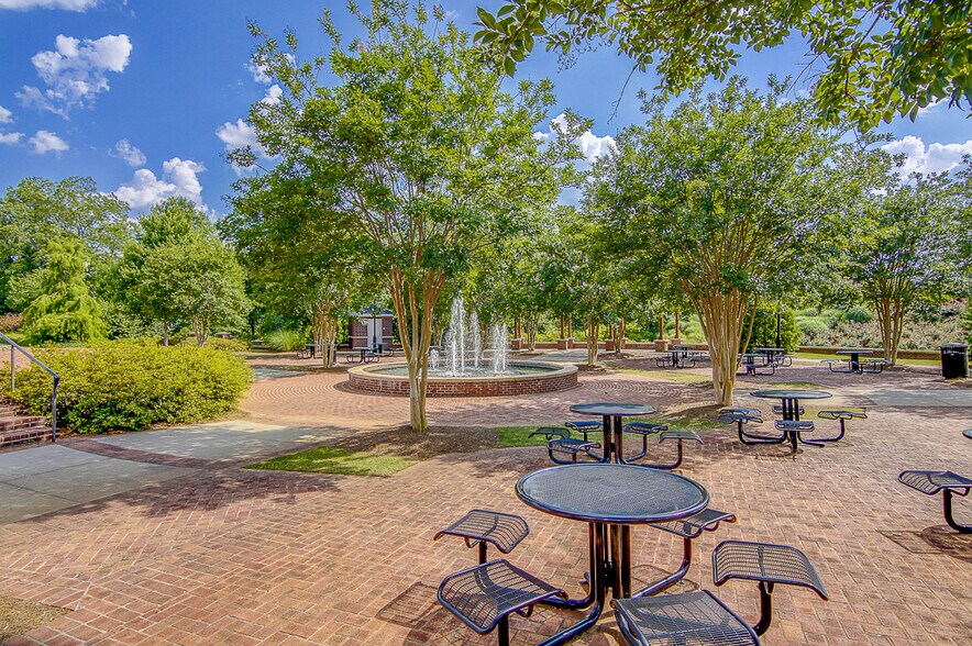 Building Photo - 48 Clark St