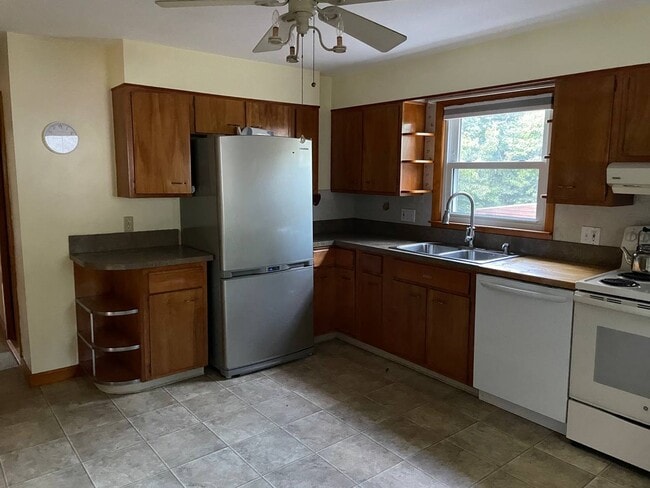 Building Photo - 17 Lafrance Ave