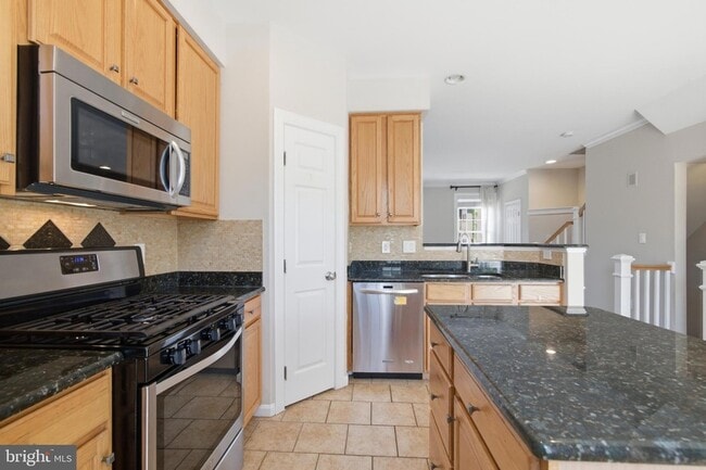 Building Photo - 5504 Sacramento Mews Pl