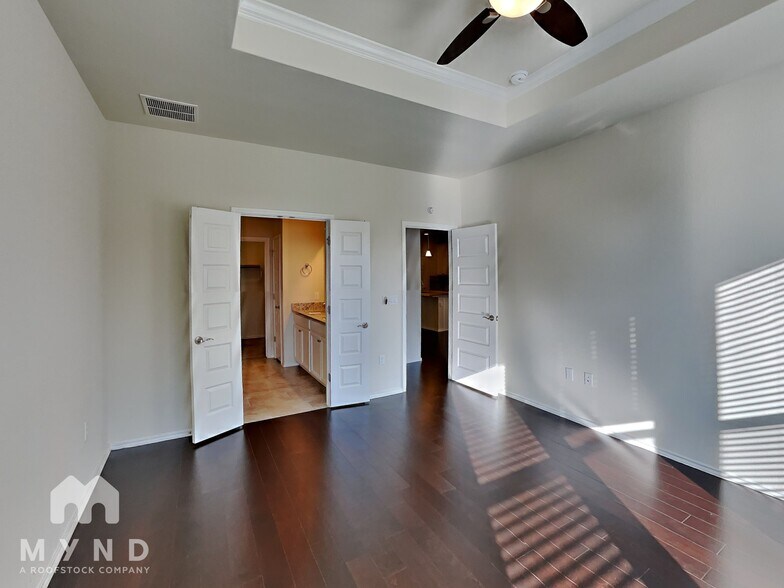 Building Photo - 14000 Osmarea Dr