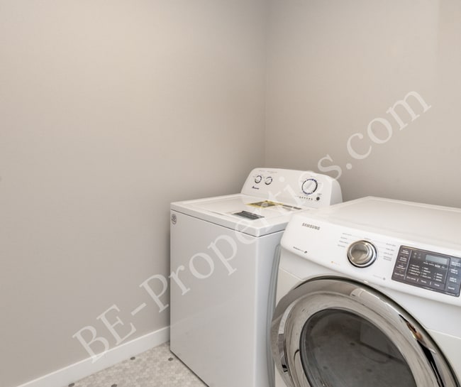 Building Photo - Lovely 4 bedroom 2.5 bathroom Tehaleh Home