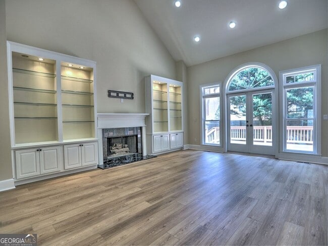 Building Photo - 3237 Waldwick Way SE