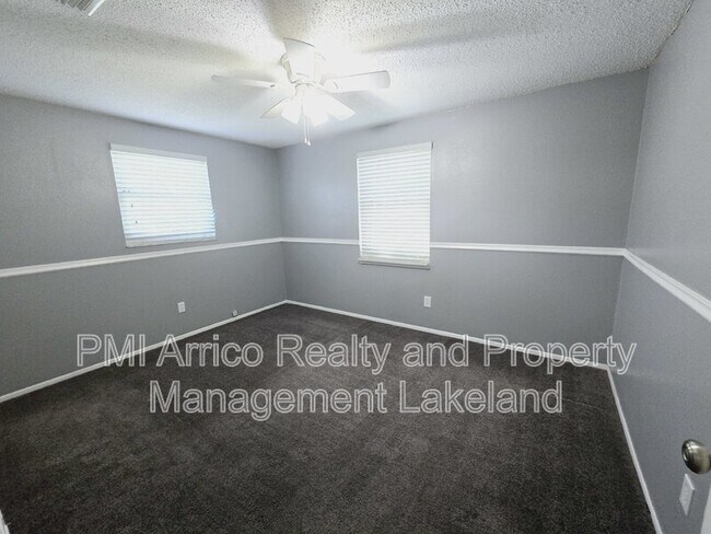 Building Photo - 1402 N Bracewell Dr