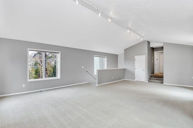 Building Photo - 4 Bedroom Home For Rent In Forest Heights