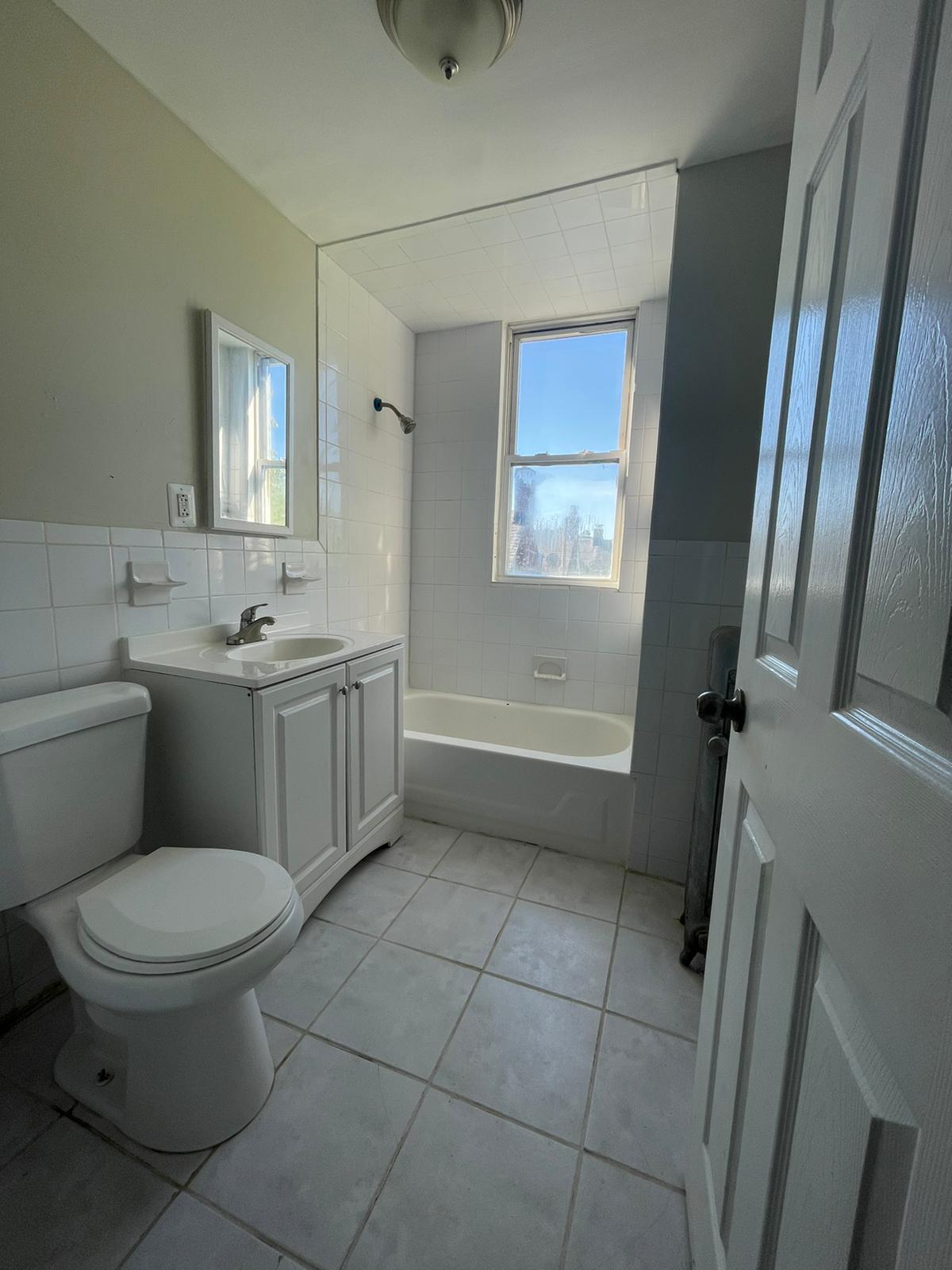 917 Grove St 3A - 916 Grove St