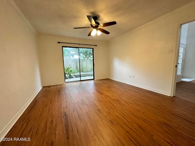 Building Photo - 104 Ambiance Cir