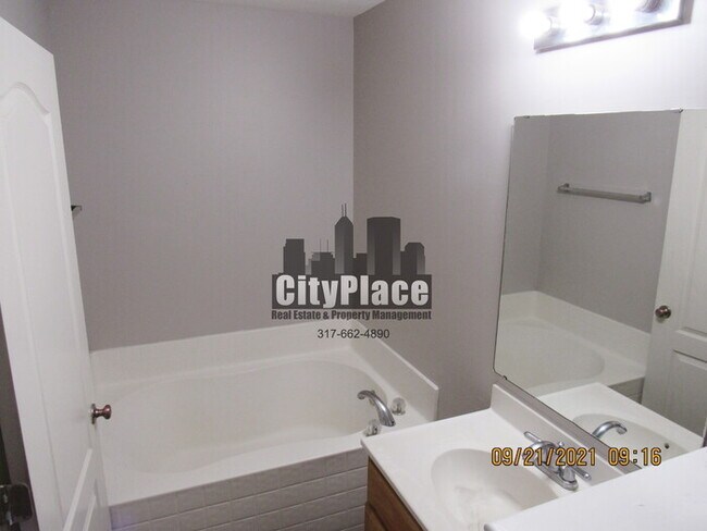 Building Photo - 608 Fisher Creek Dr, Indianapolis, IN 46239