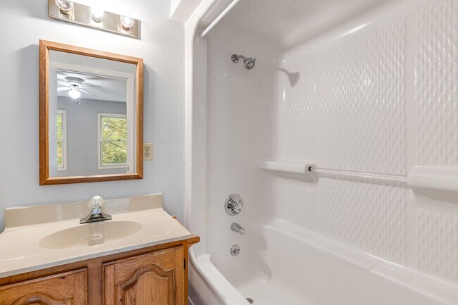 Building Photo - Bright 2-Bedroom Townhouse with Garage & Pool on Tunnel Road (6-Month & 12-Month Options Available)