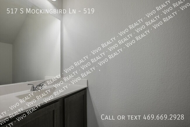 Building Photo - 517 S Mockingbird Ln