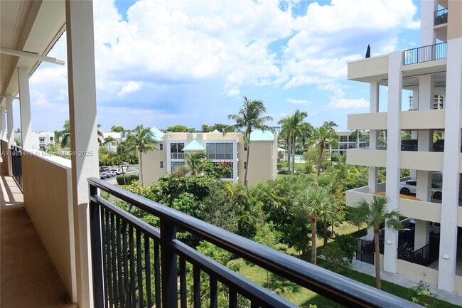 Building Photo - 555 E Dania Beach Blvd