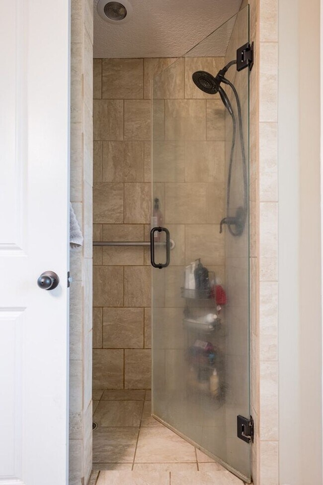 Building Photo - POOL - Elegant 4-Bedroom Home with Fenced Yard