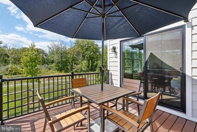 Building Photo - 45 Riverwalk