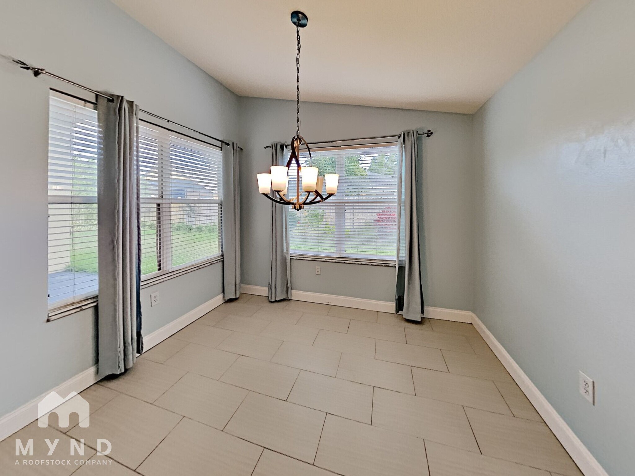 Building Photo - 1500 Baythorn Dr