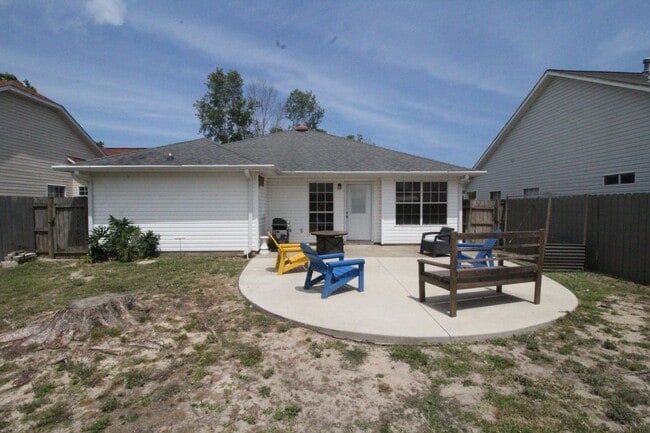 Building Photo - Northeast Pensacola 3/2 with Fenced Yard &...