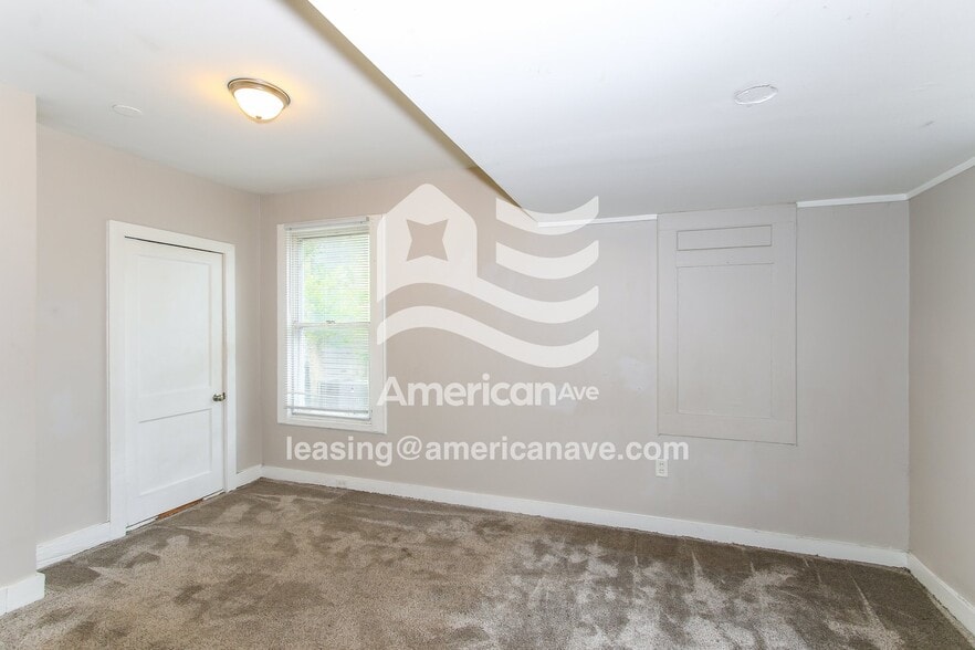 Building Photo - 1858 Watkins St