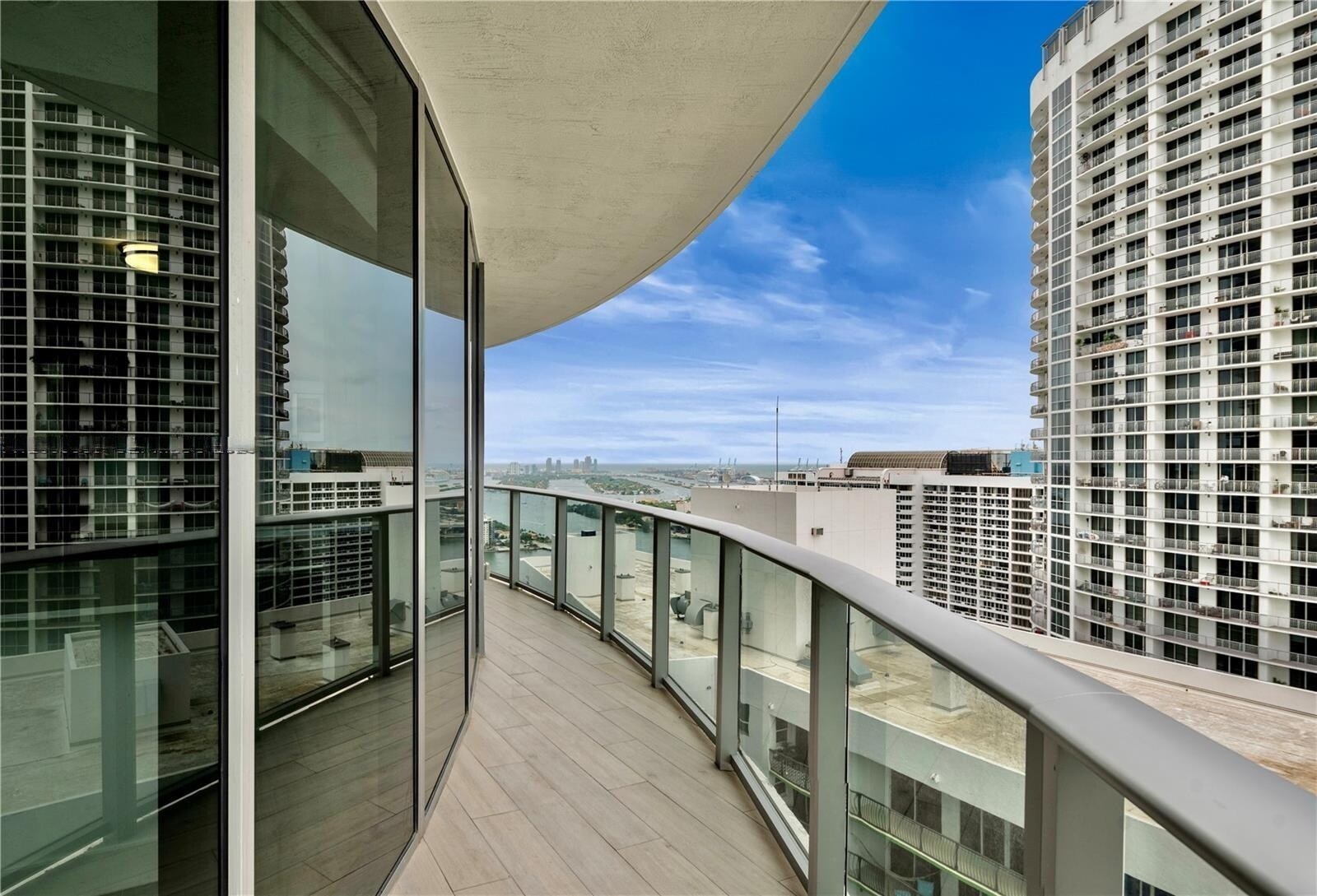 Building Photo - 1900 N Bayshore Dr
