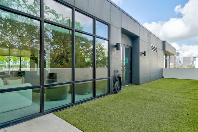 Building Photo - 800 Embassy Dr