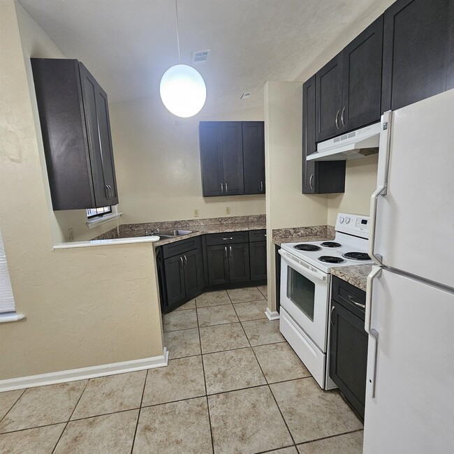 Building Photo - 261 Starmount Dr