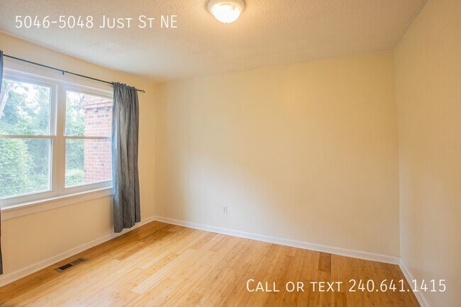 Building Photo - 5046-5048 Just St NE-