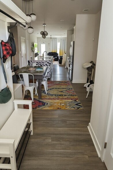 Building Photo - 7017 Old Evergreen Pkwy