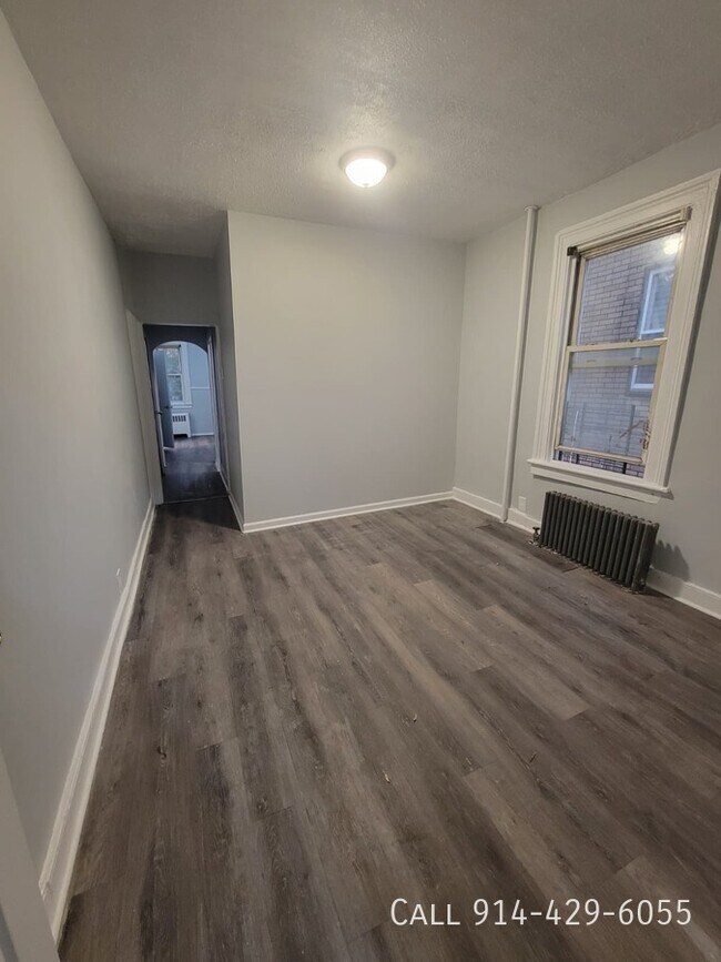 Building Photo - 160 Waverly St