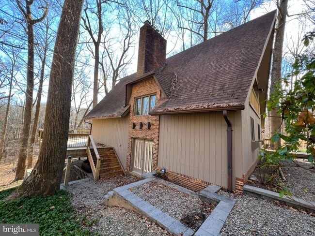 Building Photo - Beautiful 3bd 3bth contemporary A-framed home in the prestigious Eagle's Nest community.