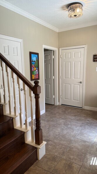 Building Photo - 4014 Waterford Ln