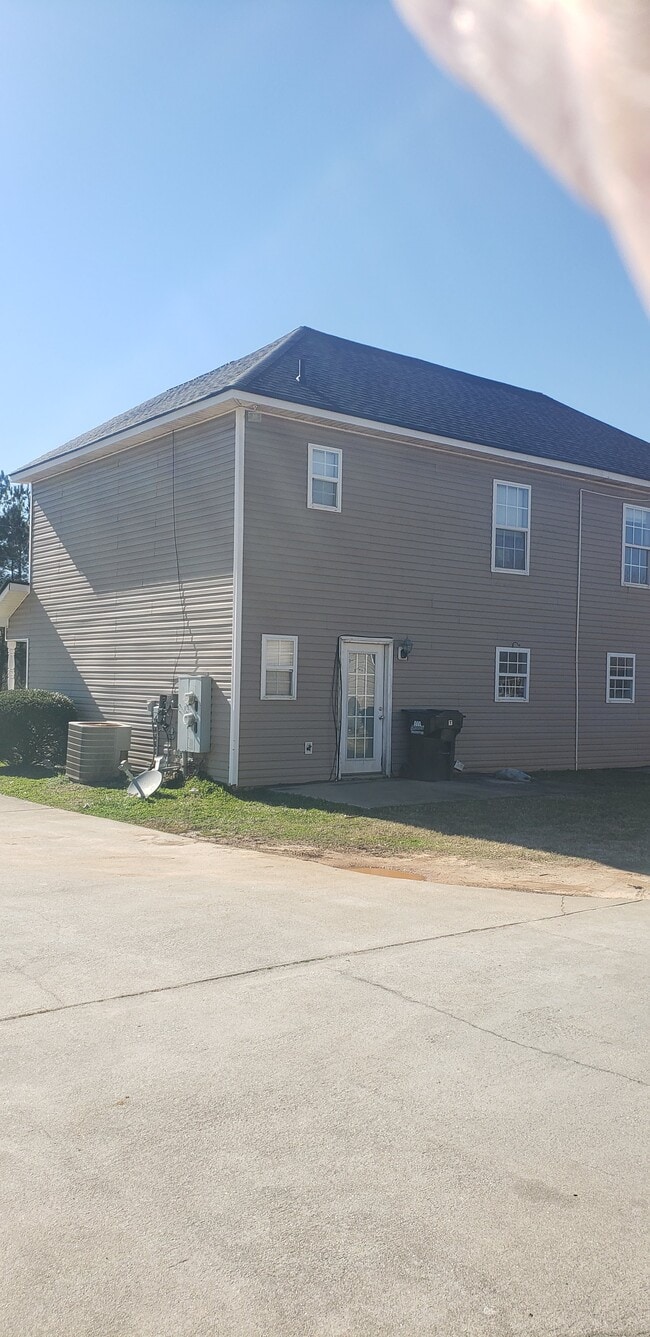 Building Photo - Unit 2