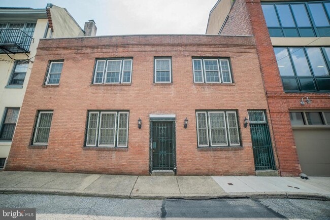 Primary Photo - 1524 Waverly St