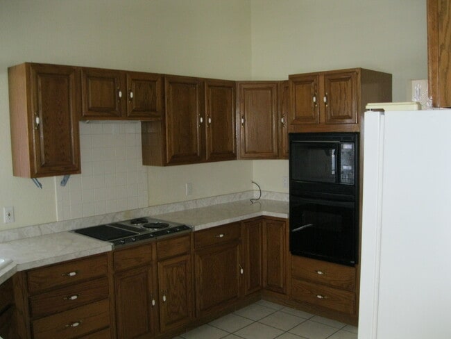 Building Photo - Beautiful 3 Bedroom Home! Available Now!