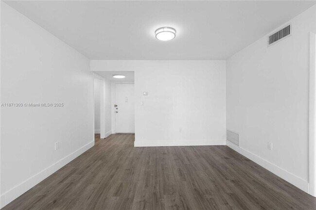 Building Photo - 1300 NE Miami Gardens Dr