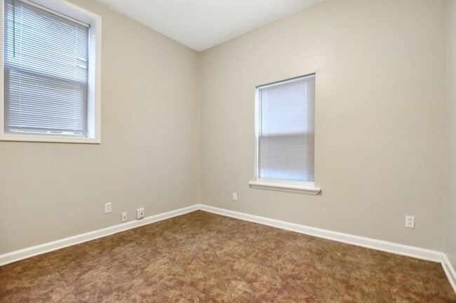 Building Photo - 701 Peachers Dr