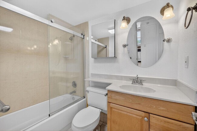 Building Photo - 901 NE 3rd St