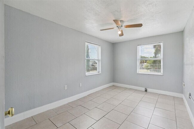 Building Photo - 320 Dummitt Ave