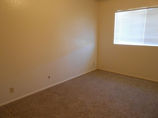 Building Photo - 835 Shiloh Ct