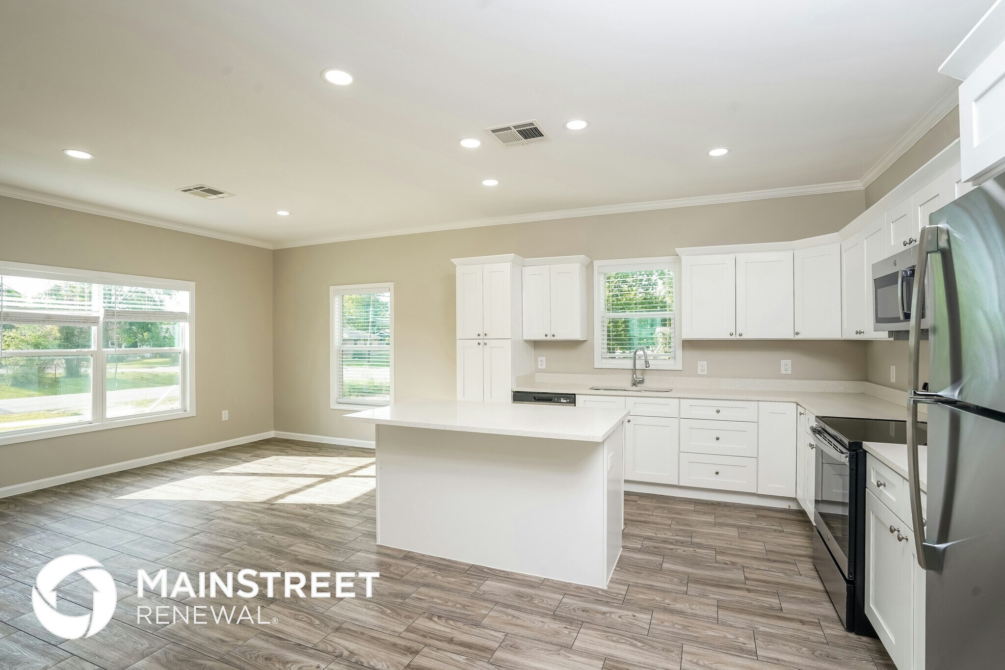 Building Photo - 9334 Crestview Dr