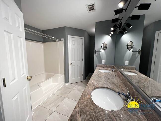Building Photo - Elegant 3 Bedroom Home with Solar Panels!-...