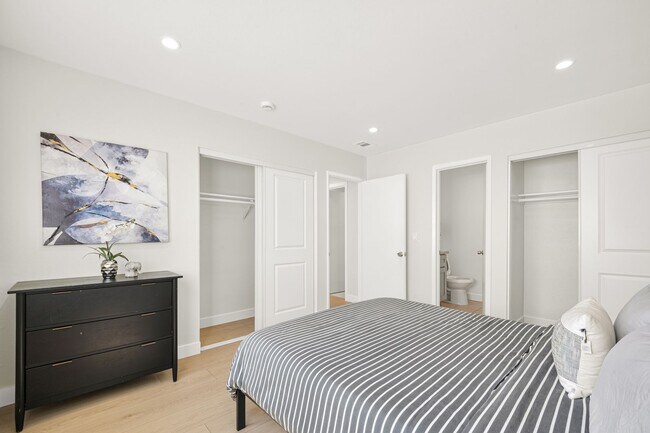 Building Photo - 4141 E Addington Cir
