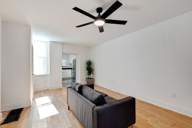 Building Photo - Newly Renovated Home Northern Liberties