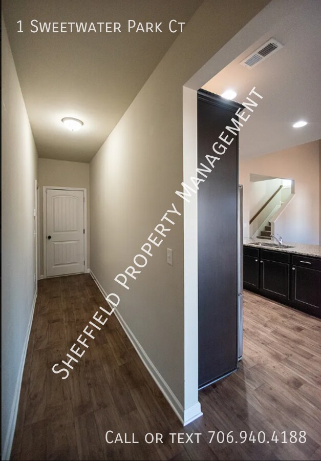 Building Photo - 1 Sweetwater Park Ct