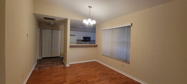 Building Photo - 3/2: Enjoy this nice spacious home in Sunrise.