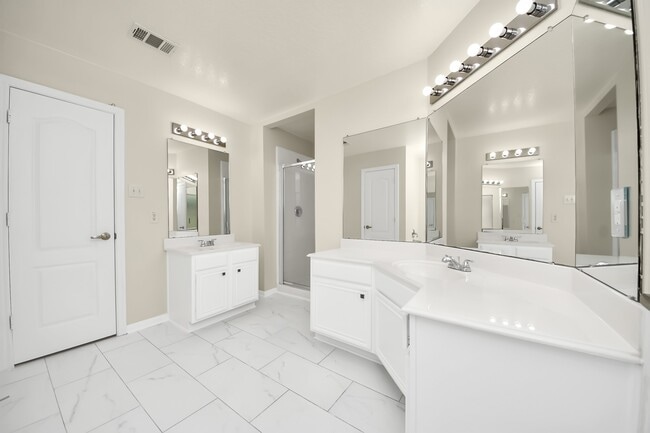 Building Photo - 5114 Santrey Dr