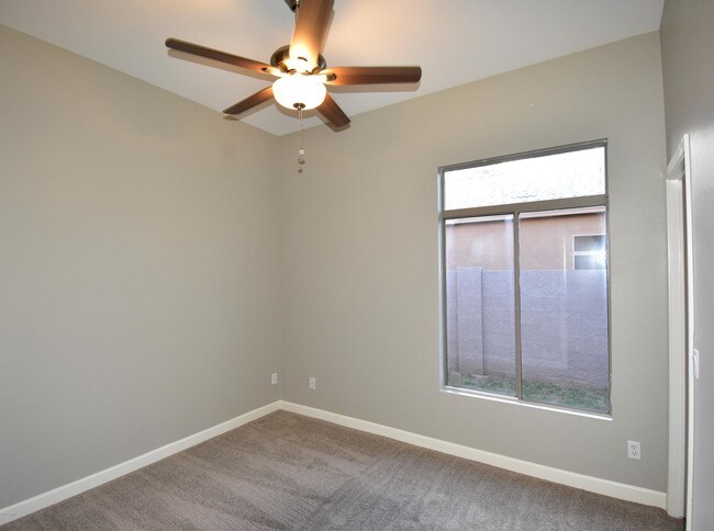 Building Photo - 9430 W Elm St