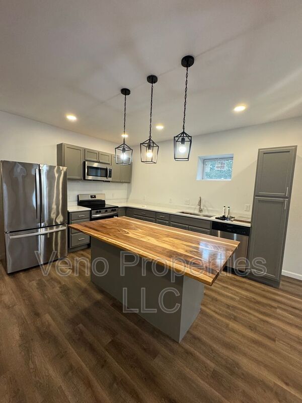 Building Photo - 351 4th St