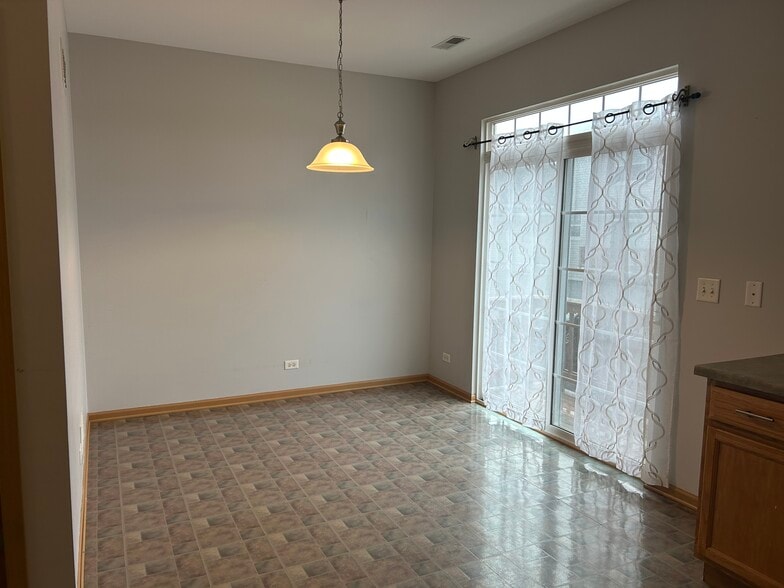 Building Photo - 2251 Beresford Dr