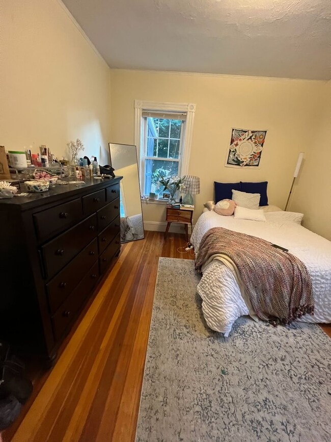 Building Photo - Charming duplex - Deck - Parking - Laundry