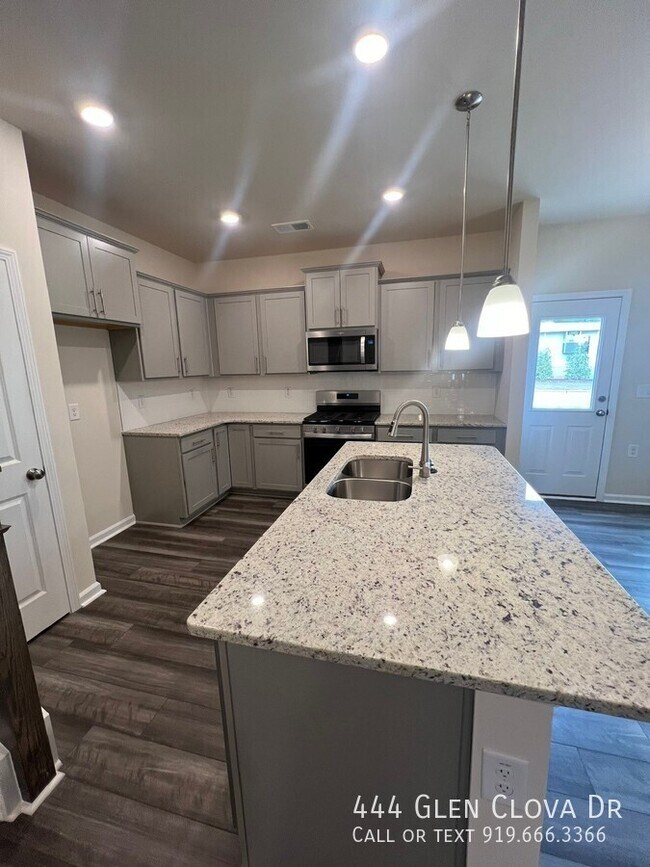 Building Photo - 444 Glen Clova Dr
