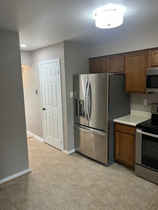 Building Photo - End of Group Townhome, with Finished Basement, in Abingdon