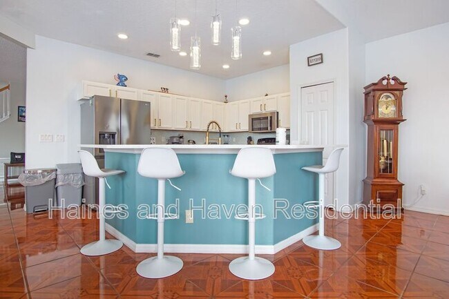 Building Photo - 403 Corvina Dr