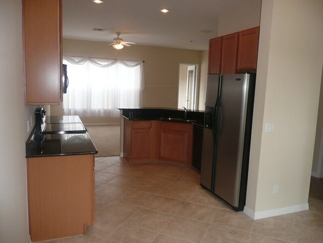 Building Photo - 808 Challis Point